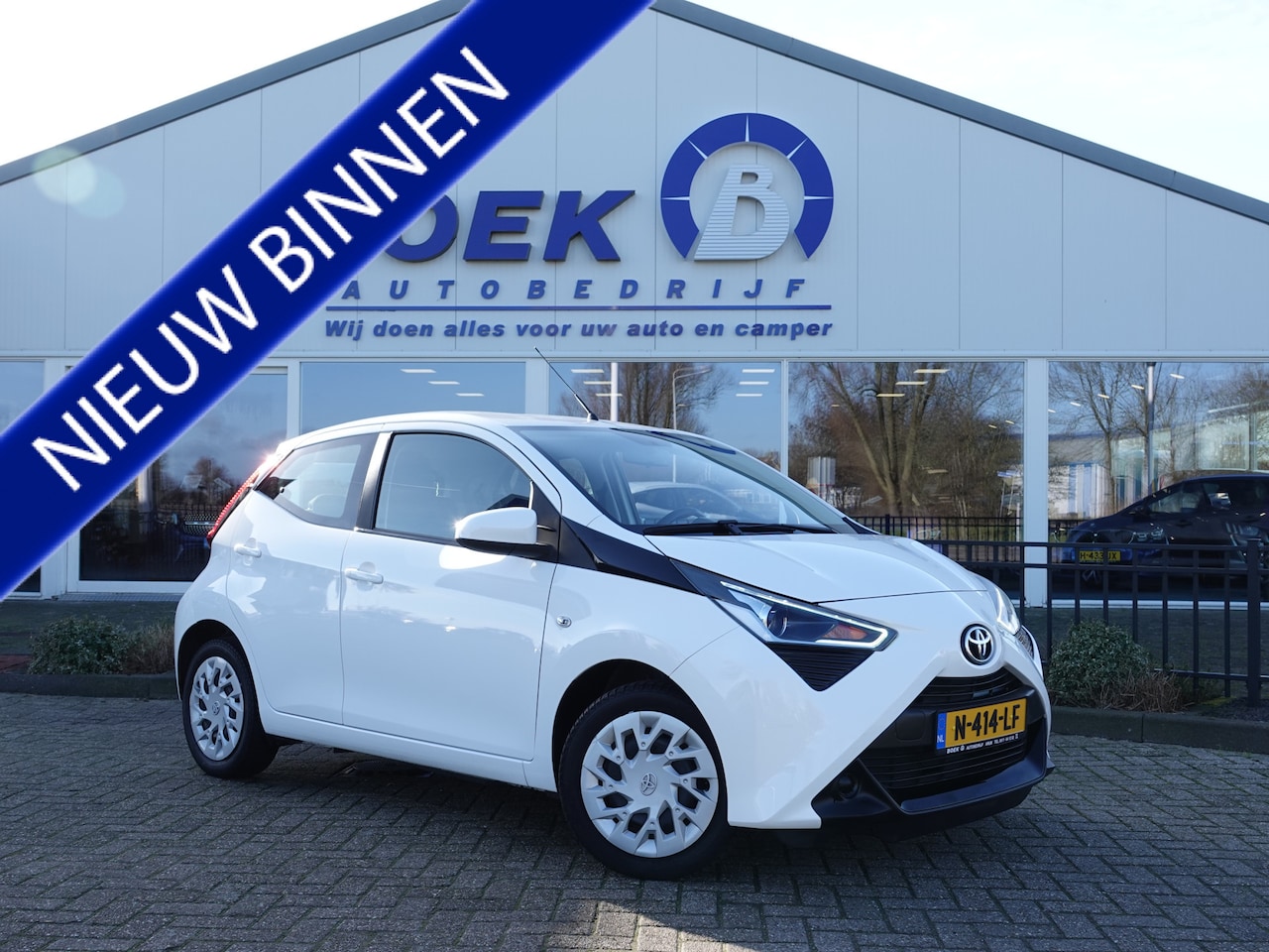 Toyota Aygo - 1.0 VVT-i x-play NAVI | CAMERA | AIRCO | BT-TEL - AutoWereld.nl