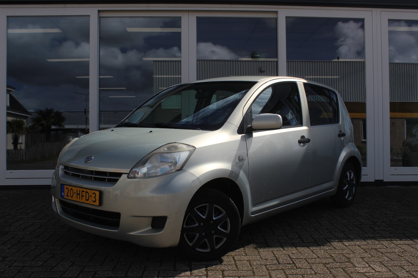 Daihatsu Sirion 2 - 1.0-12V Premium 1.0-12V Premium, Elektrische Ramen V+A, Centrale Deurvergrendeling, Prijs Is Rijklaar - AutoWereld.nl