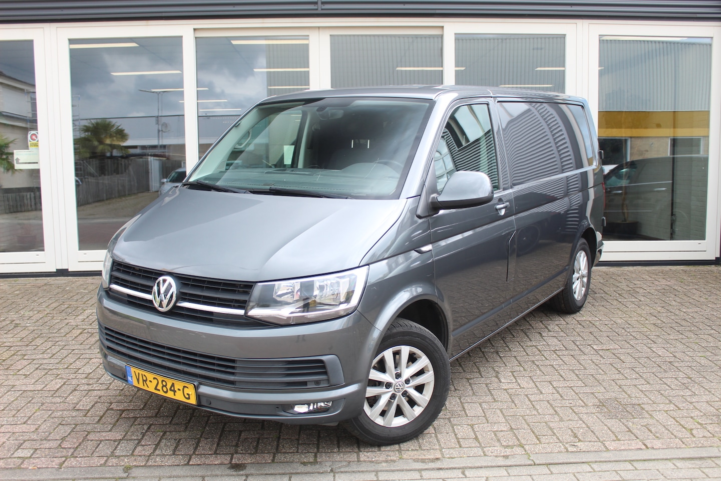 Volkswagen Transporter - 2.0 TDI 140 Pk Automaat Highline, Cruise Control, Airco, PDC V+A, Trekhaak, Prijs Is Rijkl - AutoWereld.nl