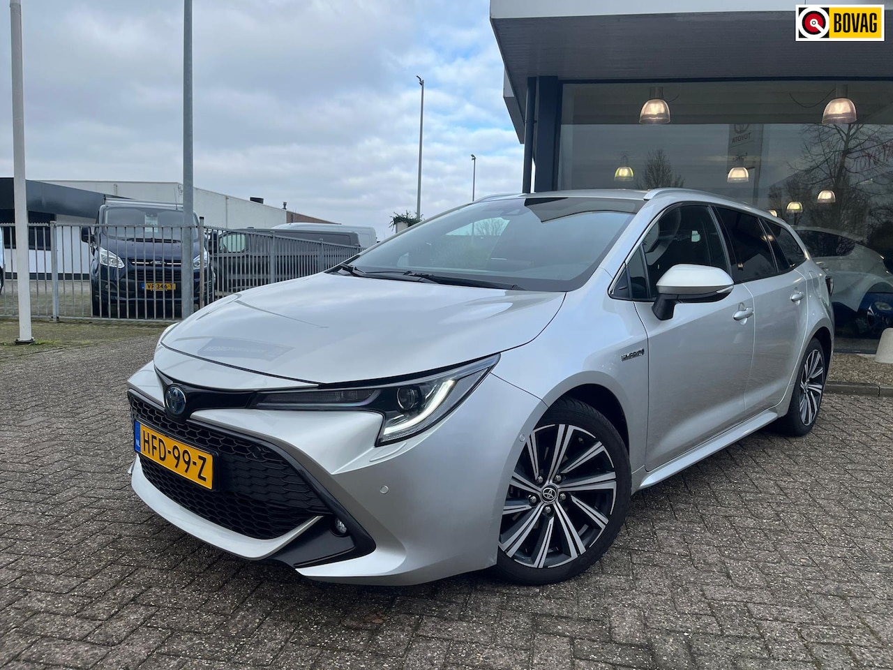 Toyota Corolla Touring Sports - 1.8 Hybrid Style|Half leder|Stoelverwarming - AutoWereld.nl