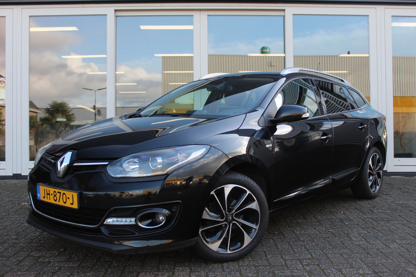 Renault Mégane Estate - 1.2 TCe Bose 1.2 TCe Bose, Cruise Control, Climate Control, Camera, Trekhaak, PDC V+A Prijs Is Rijklaar - AutoWereld.nl