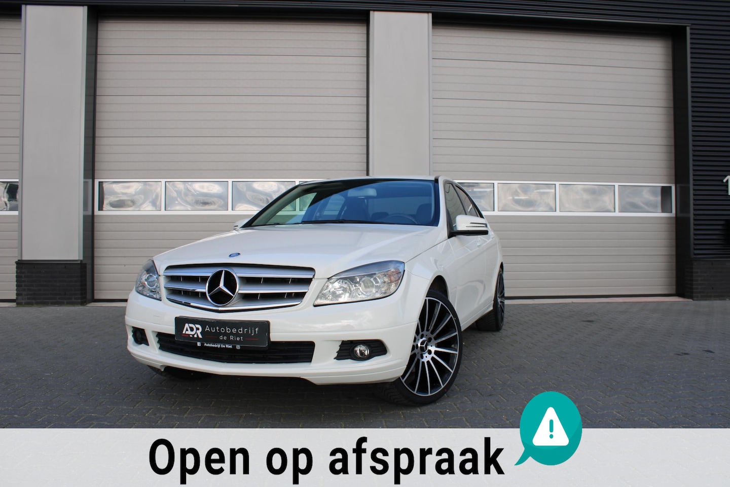 Mercedes-Benz C-klasse - 180 CGI AUTO/19''/PDC ACHTER/CRUISE/LEER/WEINIG KM - AutoWereld.nl