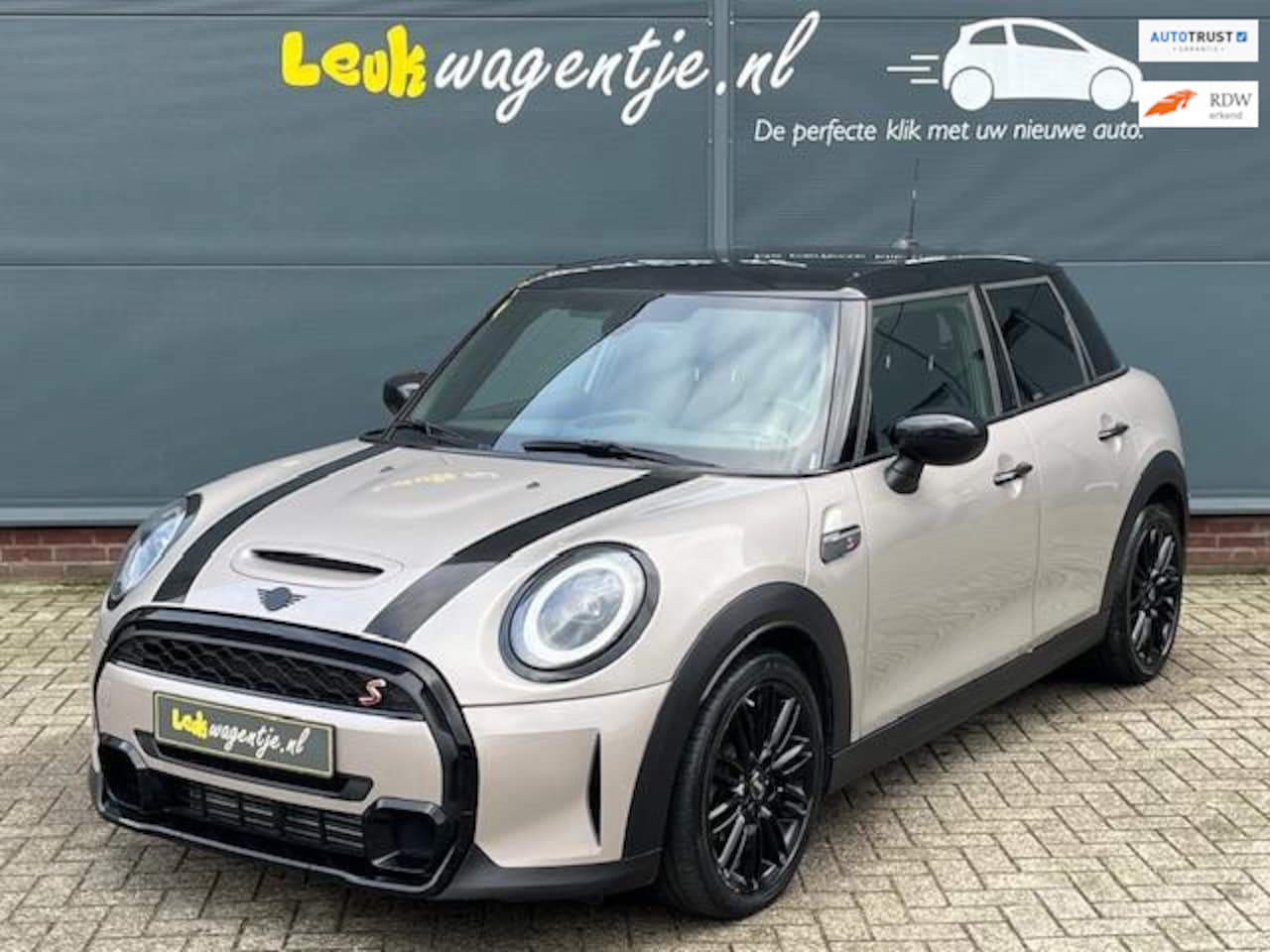 MINI Cooper S - Mini 2.0 Classic 5-drs *leer *carplay *climate - AutoWereld.nl