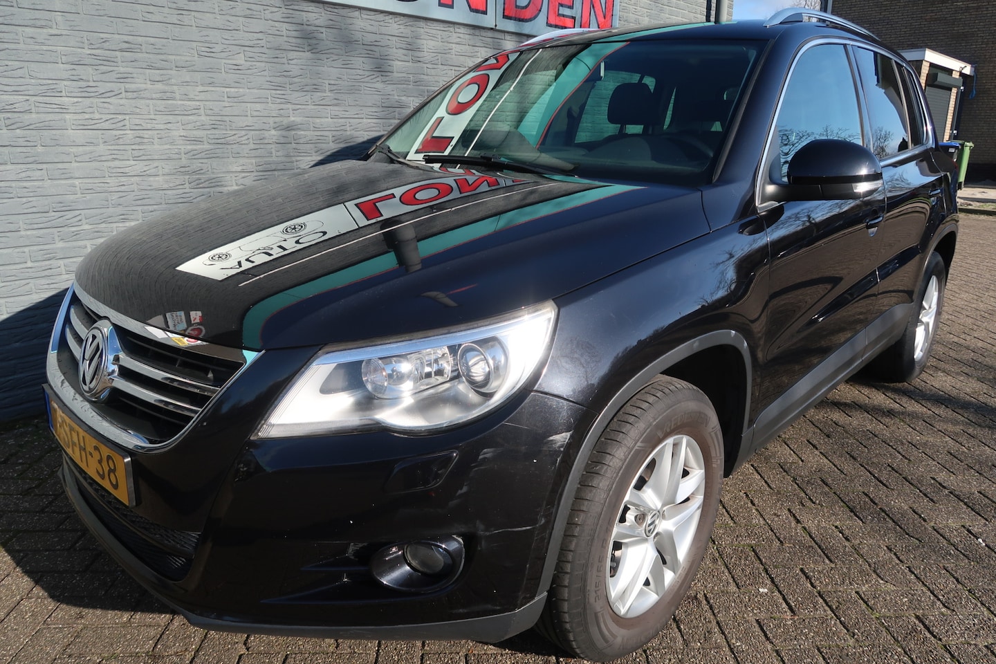 Volkswagen Tiguan - 2.0 TSI Sport&Style 4Motion Zeer complete auto gereviseerde motor 68000 km gereden rek aan - AutoWereld.nl