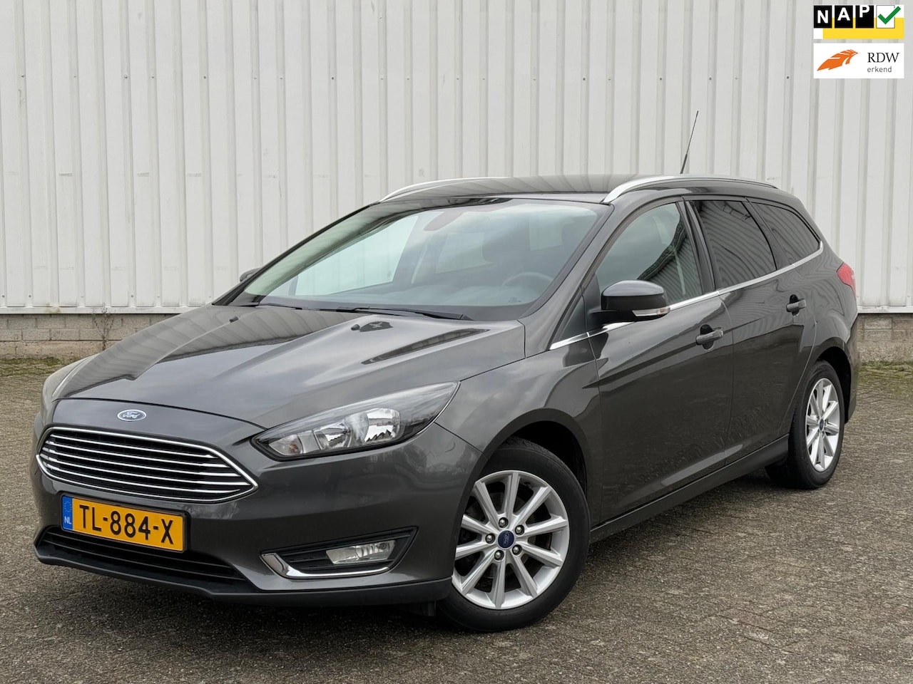 Ford Focus Wagon - 1.0 Titanium 1e Eigenaar,Airco,Navigatie,Keyless,CruiseControl,Trekhaak,PDC,N.A.P!Apk tot - AutoWereld.nl