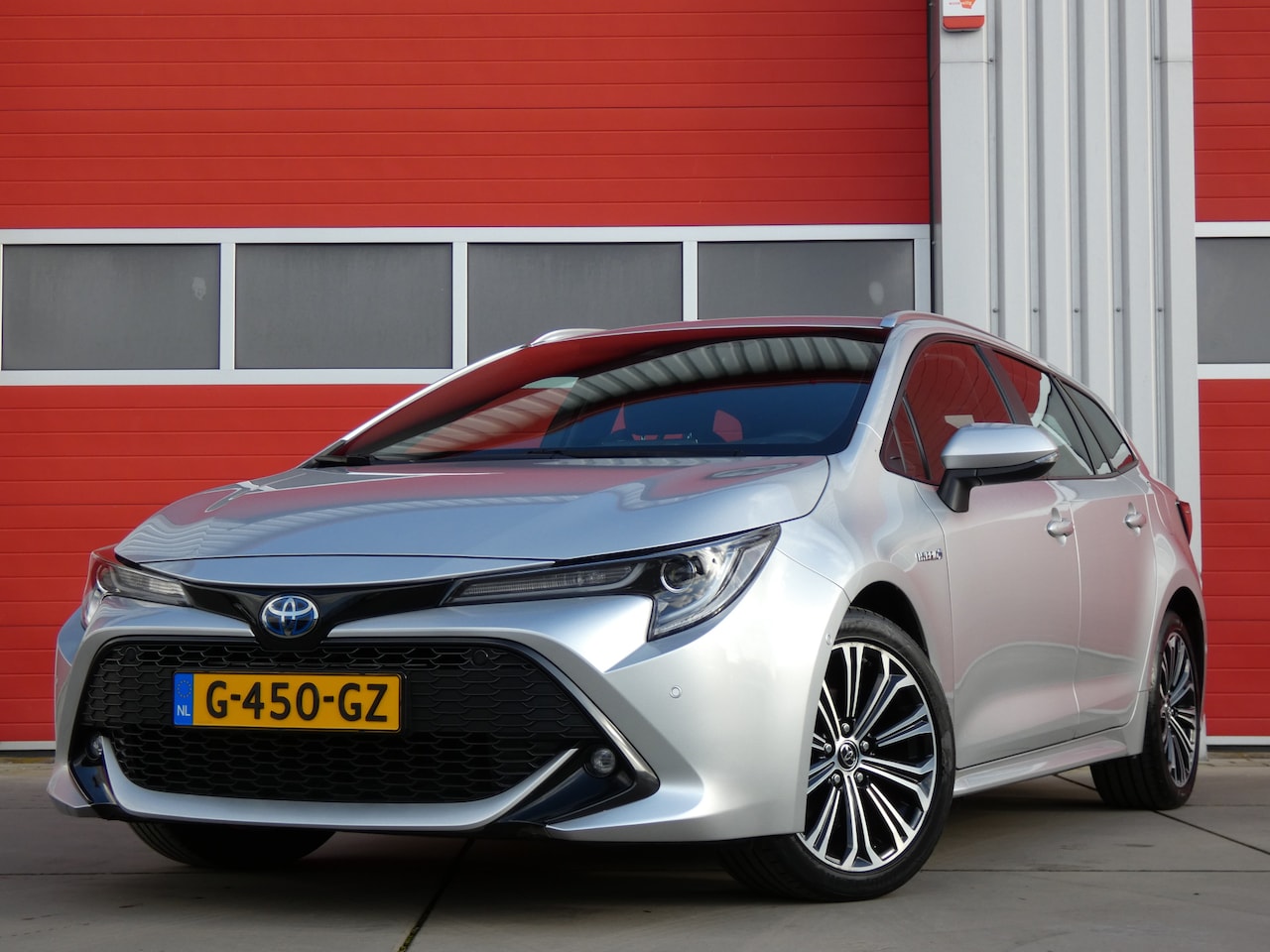 Toyota Corolla Touring Sports - 1.8 Hybrid Business Intro/ lage km/ compleet! - AutoWereld.nl