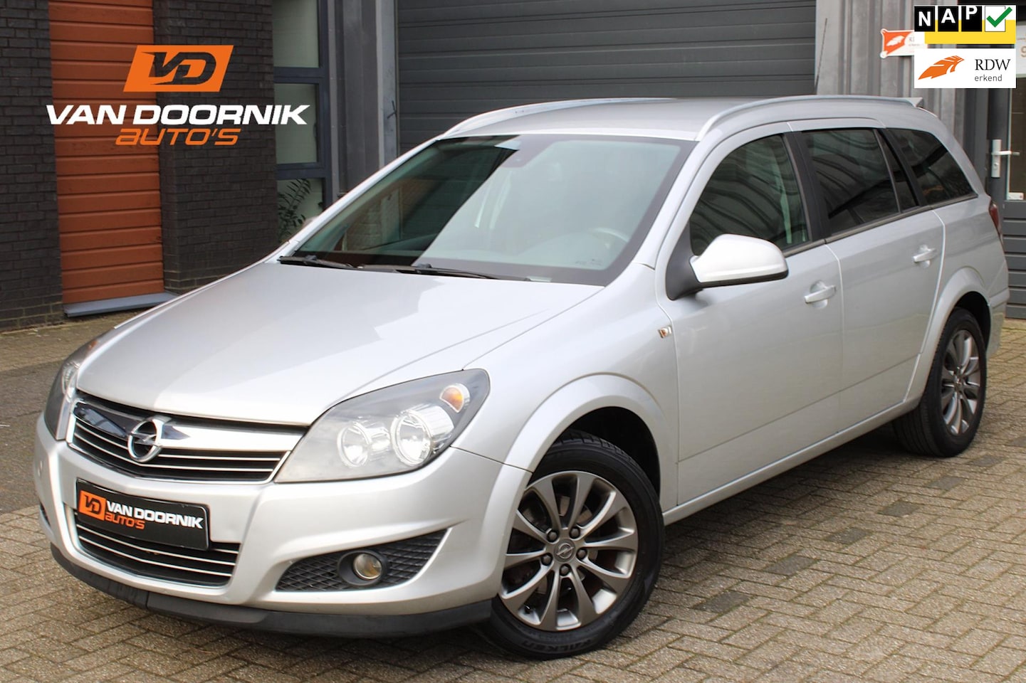 Opel Astra Wagon - 1.6 Cosmo Airco/Trekhaak/Navigatie/Parkeersensoren/Nieuwe APK! - AutoWereld.nl