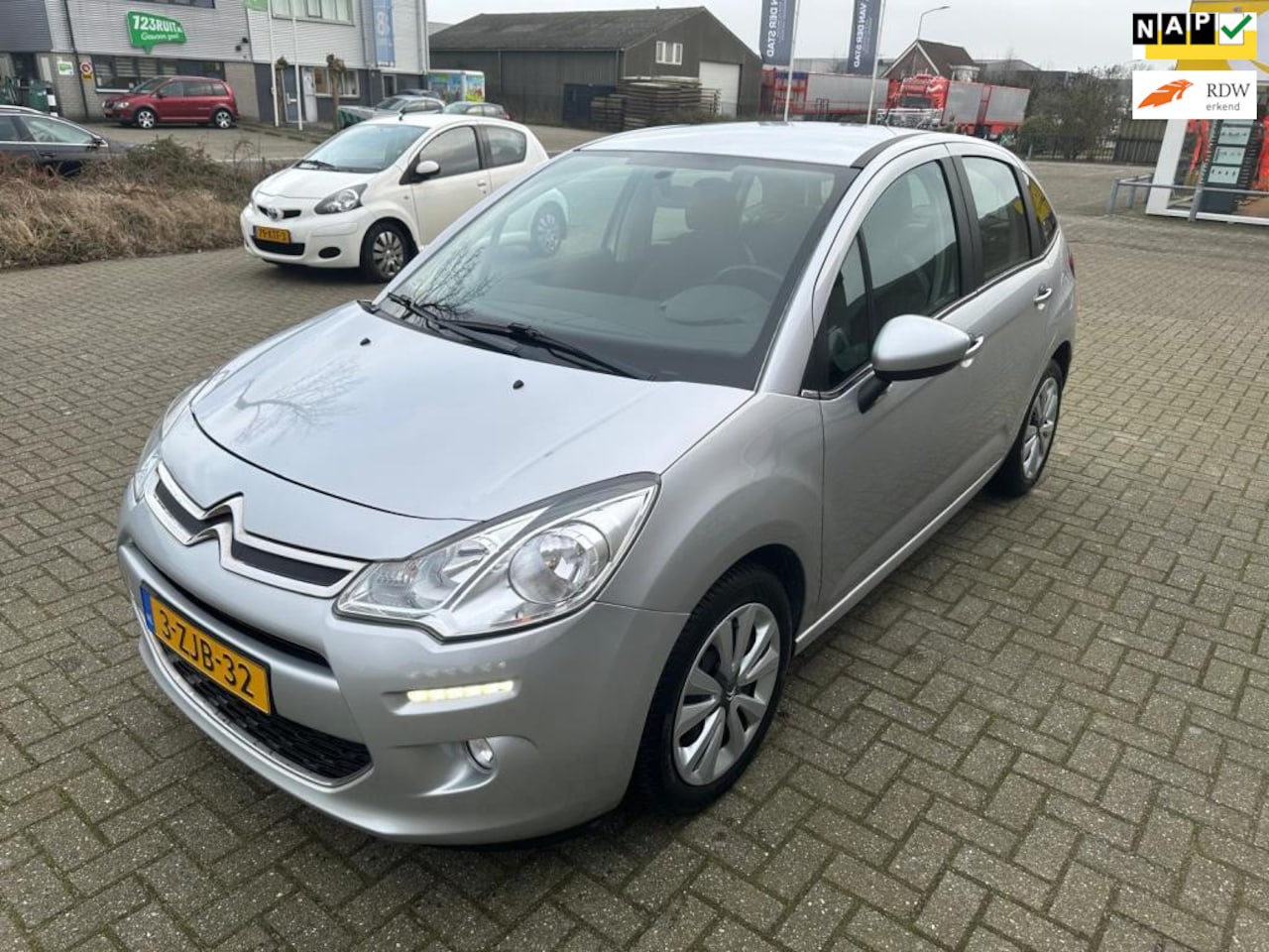 Citroën C3 - 1.2 PureTech Collection / PDC / 1e Eigenaar / Zeer Netjes / Clima / LED - AutoWereld.nl