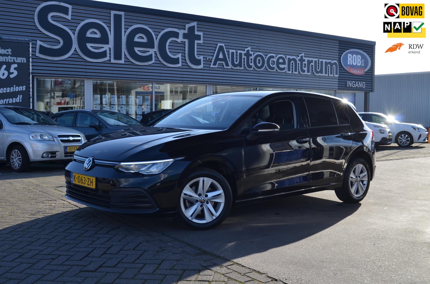 Volkswagen Golf - 1.0 TSI Life|LED\CARPLAY|SENSOREN V+A|PRIVACY GLASS|DEALER ONDERH.|1E EIGN. - AutoWereld.nl