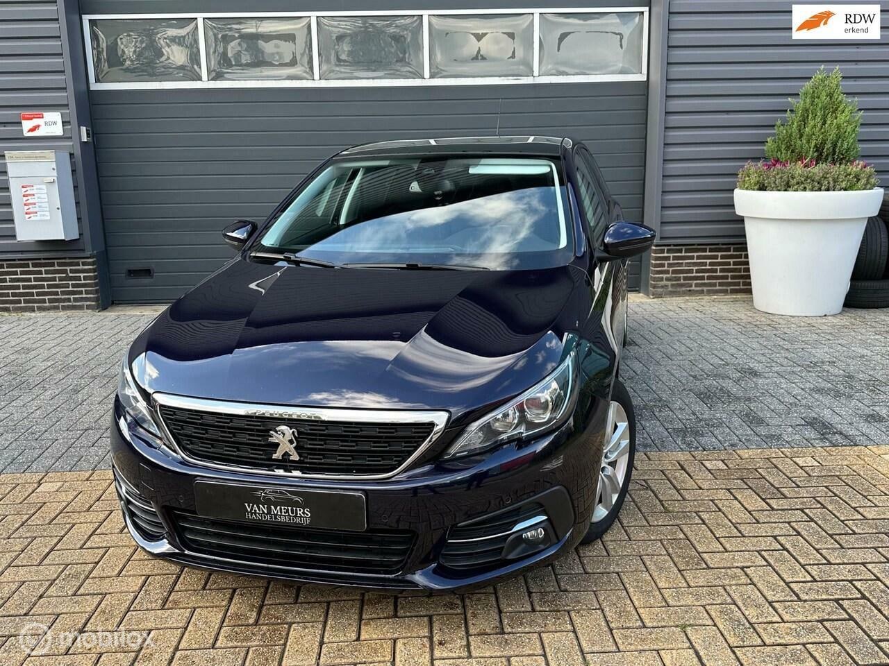 Peugeot 308 - 1.2 PureTech Blue Lease Executive 1.2 PureTech Blue Lease Executive, Pano, Navigatie, Airco, 5 deur APK 07-2026 - AutoWereld.nl