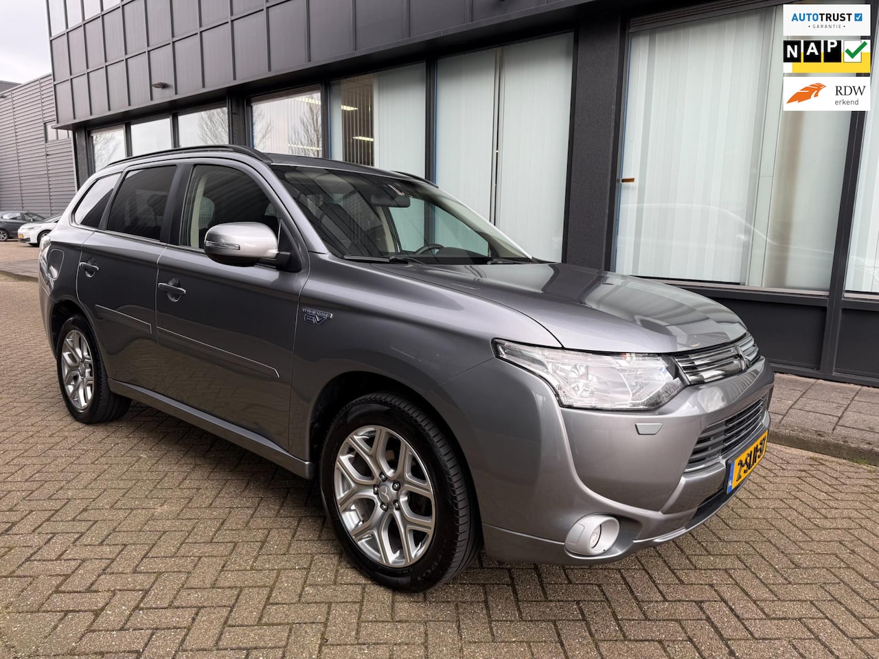 Mitsubishi Outlander - 2.0 PHEV instyle 2.0 PHEV Instyle - AutoWereld.nl