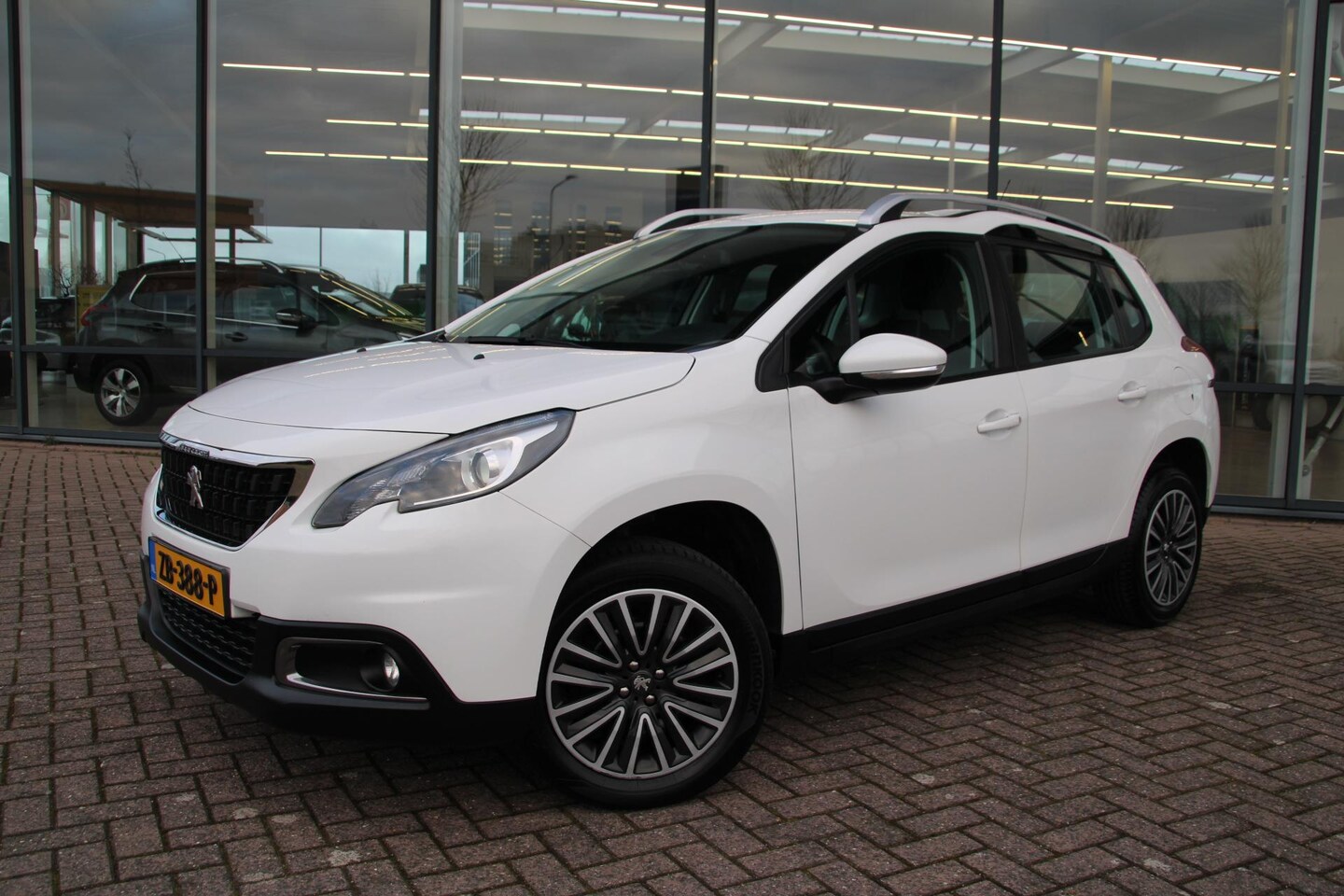 Peugeot 2008 - 1.2 PureTech 130pk Blue Lion Airco Navi Carplay 6-bak 95794km - AutoWereld.nl