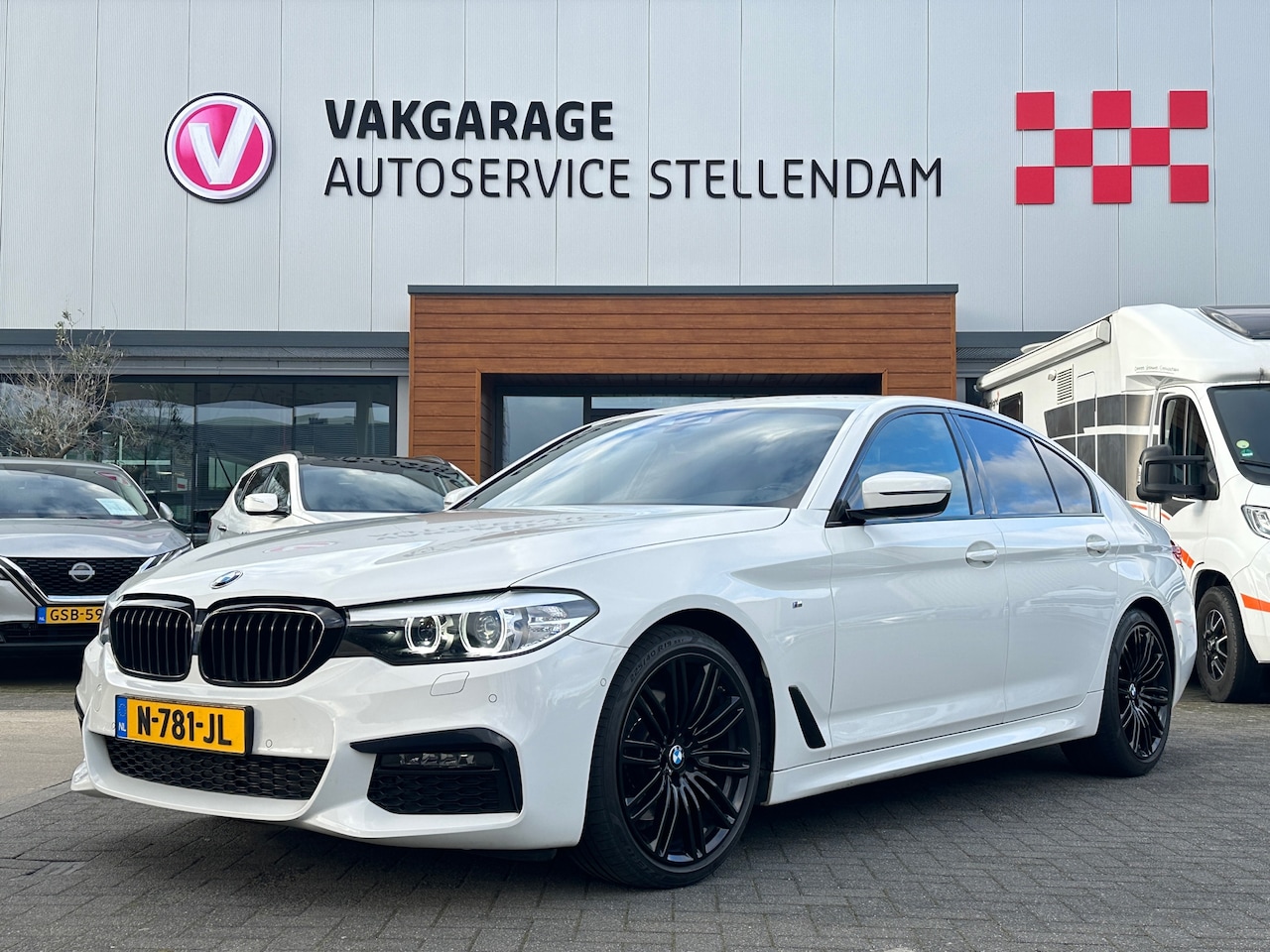 BMW 5-serie - 520i High Executive|M-Sport Pakket|Afn Trekhaak|Harman Kardon|Camera|PDC Rondom - AutoWereld.nl