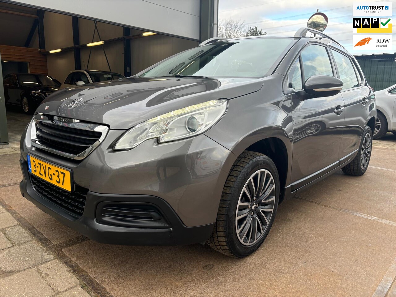 Peugeot 2008 - 1.2 PureTech Automaat Airco Cruise Navi Carplay - AutoWereld.nl