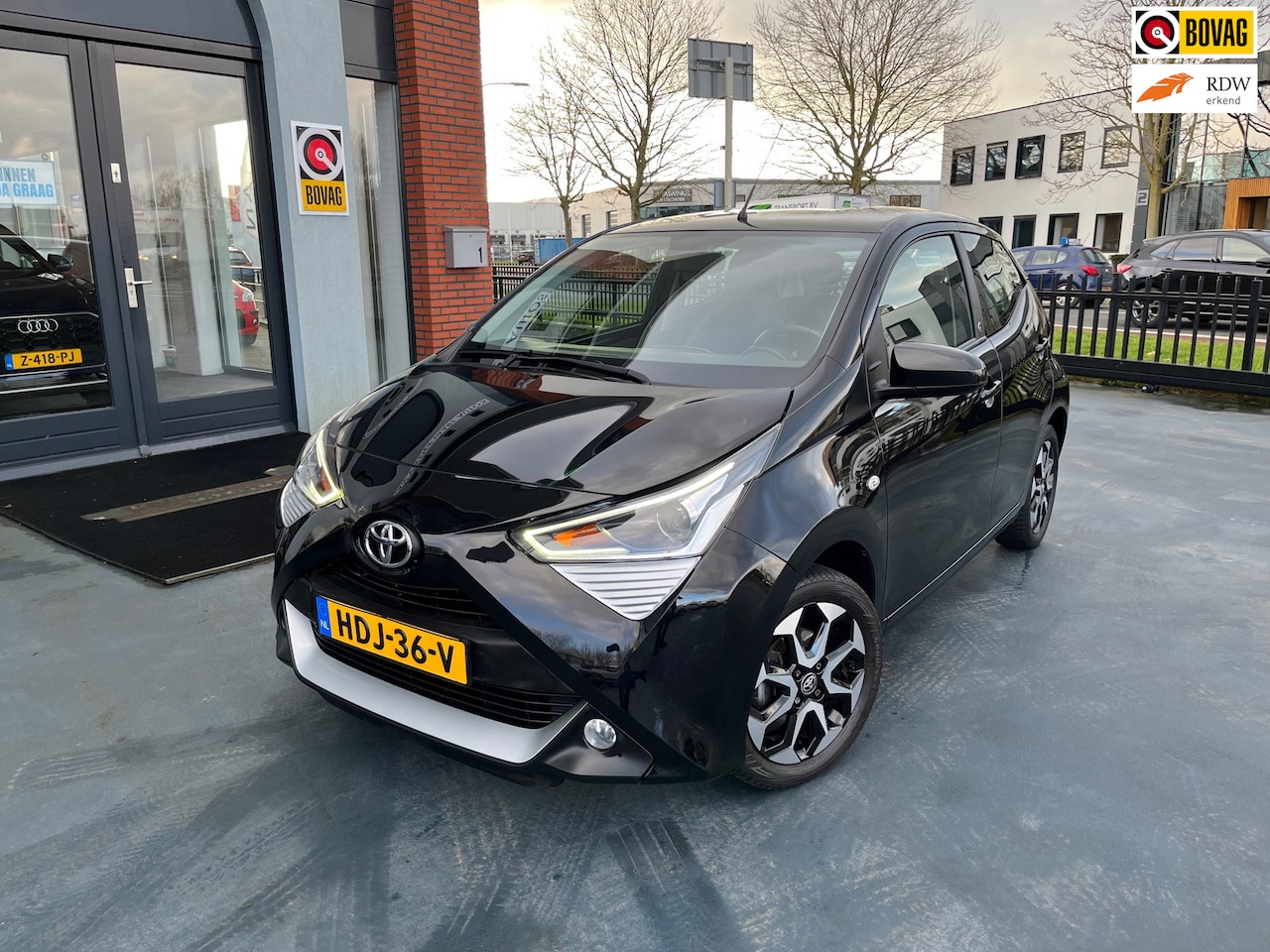 Toyota Aygo - 1.0 VVT-i x-play AUTOMAAT AIRCO LMV - AutoWereld.nl