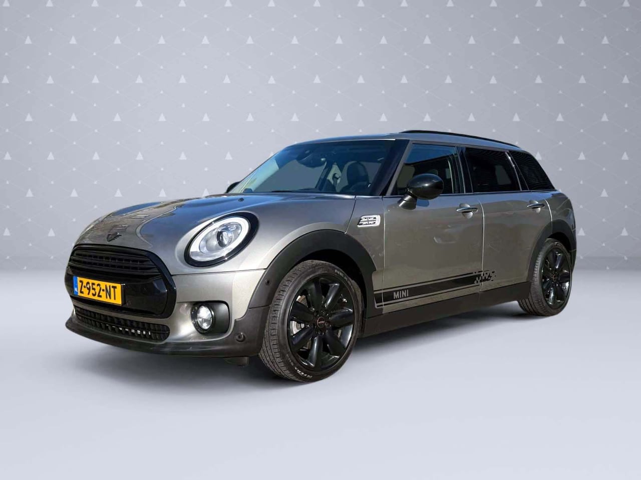 MINI Clubman - 1.5 Cooper Chili Special Edition Aut- Panoramadak I Leer I Navi I Carplay I Johny Works LM - AutoWereld.nl