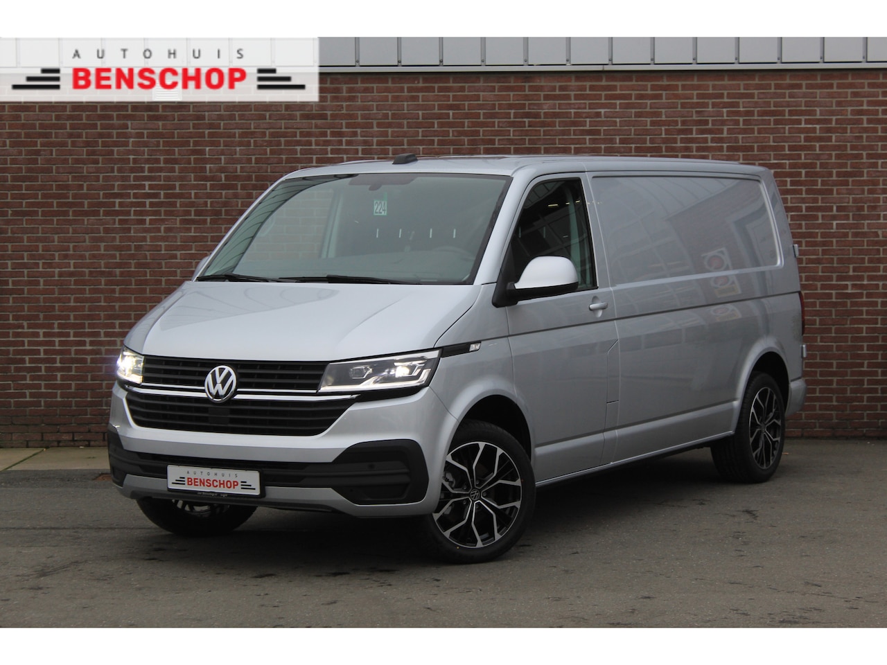 Volkswagen Transporter - T6.1 2.0 TDI 150PK L2H1 |ACHTERUITRIJCAMERA|LED|CRUISE|APP.CONNECT| - AutoWereld.nl