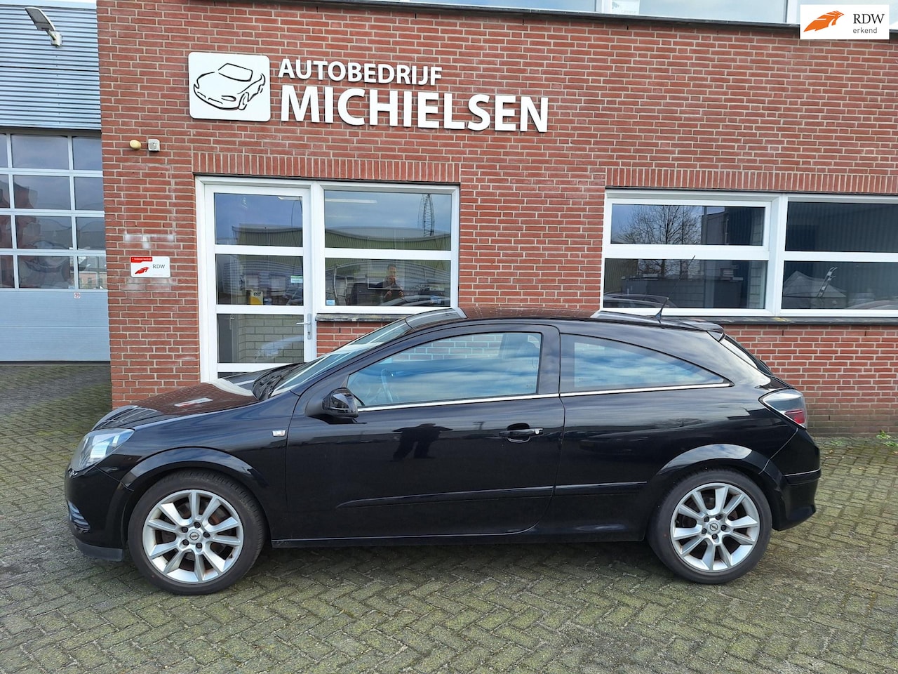 Opel Astra GTC - 2.0 Turbo Cosmo . - AutoWereld.nl