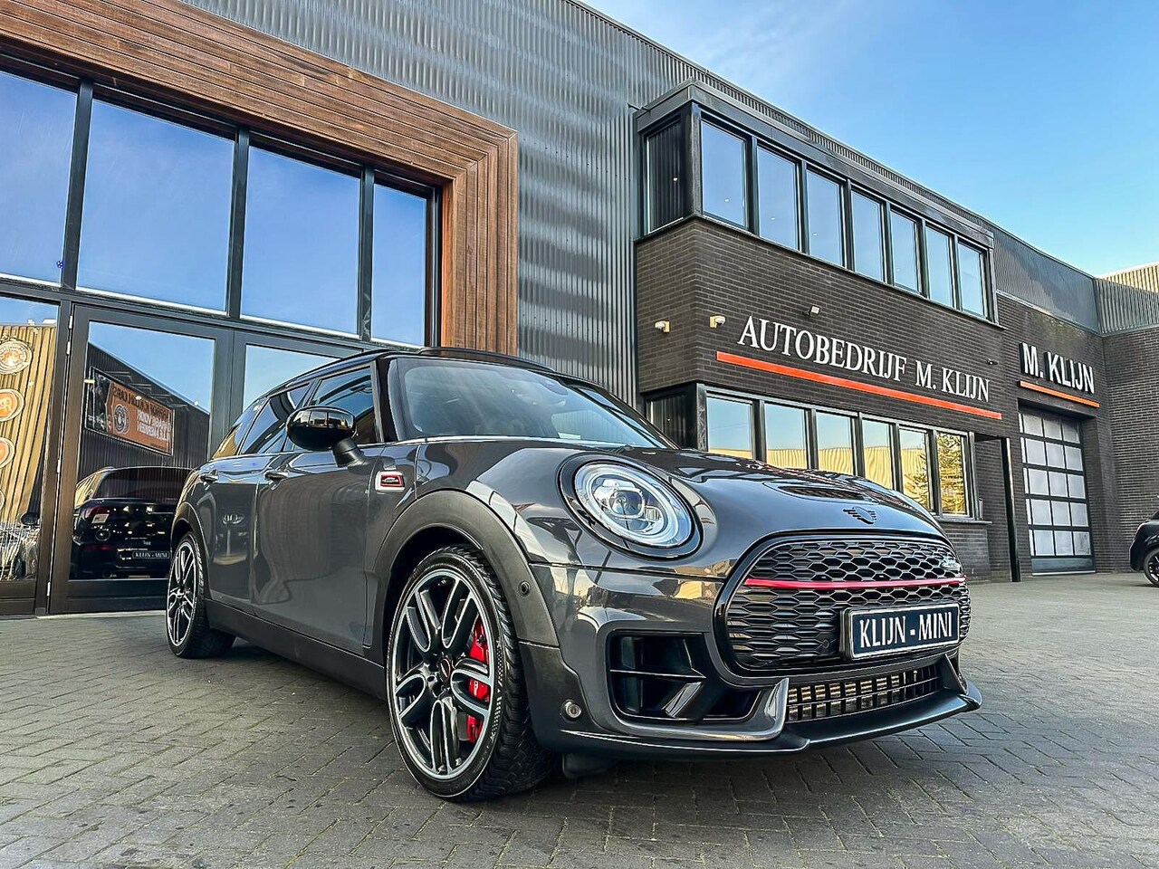 MINI Clubman - Mini 2.0 JCW ALL4 F1 aut 306pk Blackline/Pano/Camera/KK/Head up/Vol - AutoWereld.nl