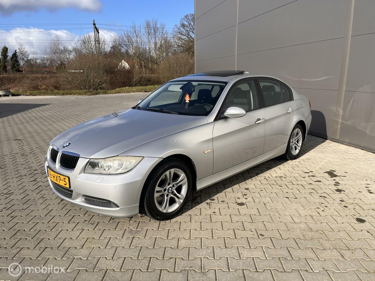 BMW 3-serie - 320i AUT/SCHUIFDAK/LEER/STOELVERWARMING - AutoWereld.nl