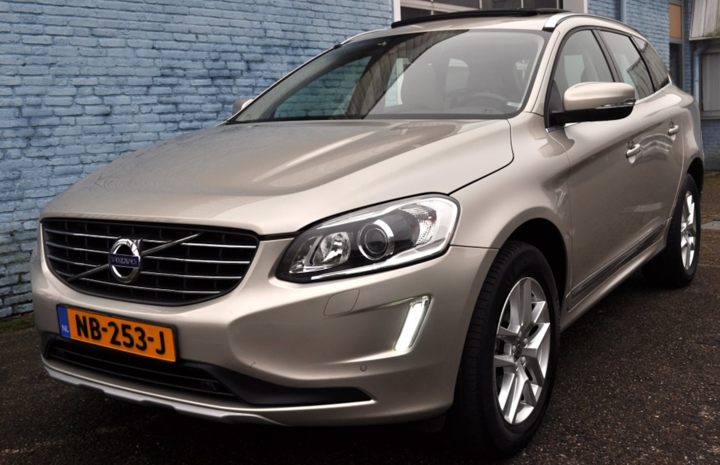 Volvo XC60 - 2.0 T5 FWD Nordic+ luxury Aut Pano X leer navi - AutoWereld.nl