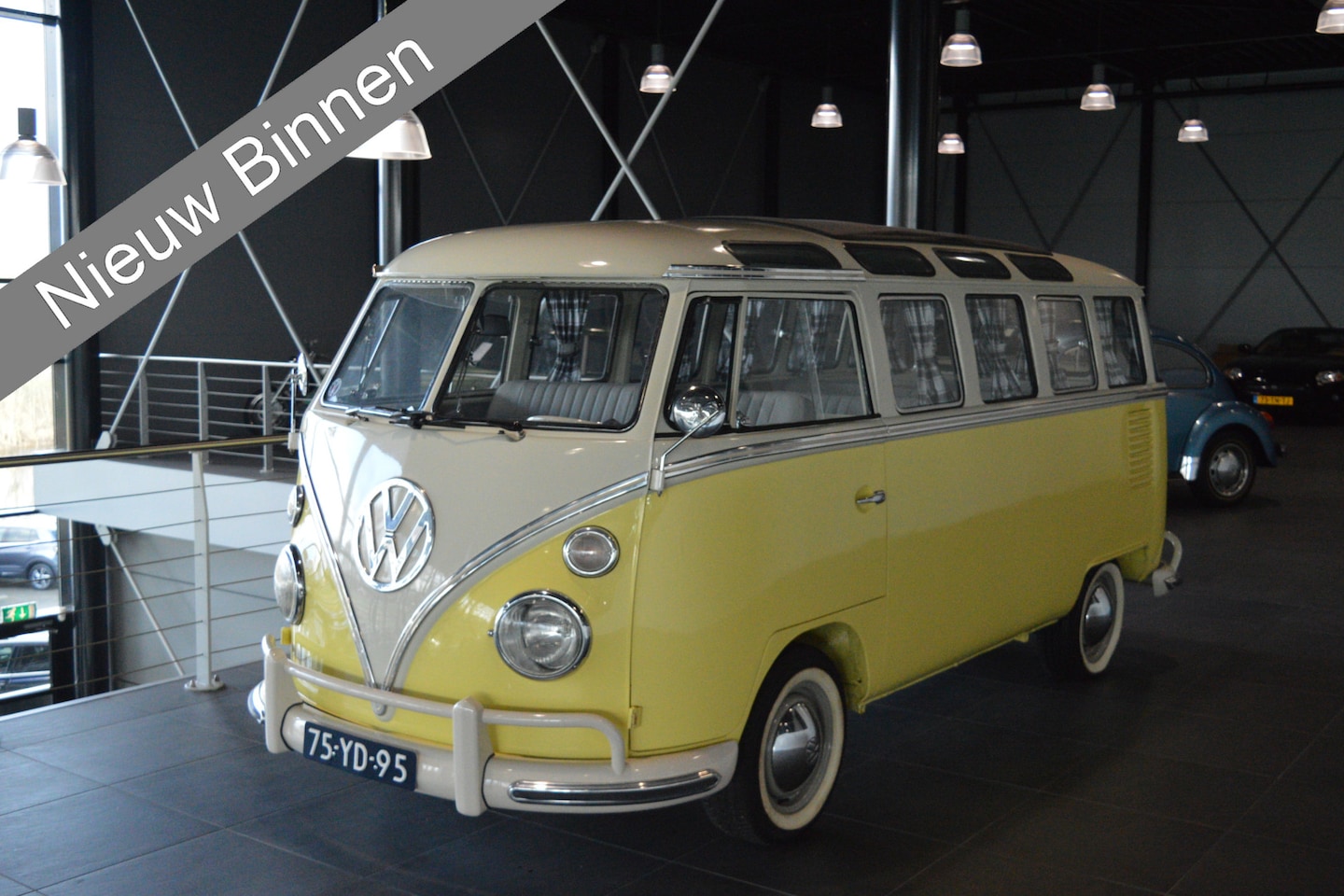 Volkswagen Transporter Kombi - T1 Samba bus 1975 schuifdak - AutoWereld.nl