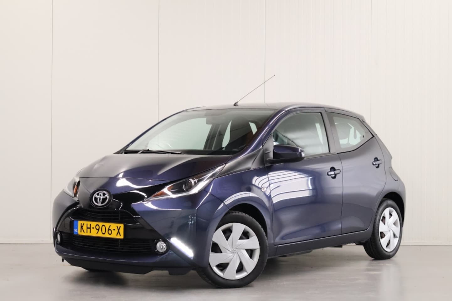 Toyota Aygo - 1.0 VVT-i x-play 1.0 VVT-i x-play - AutoWereld.nl