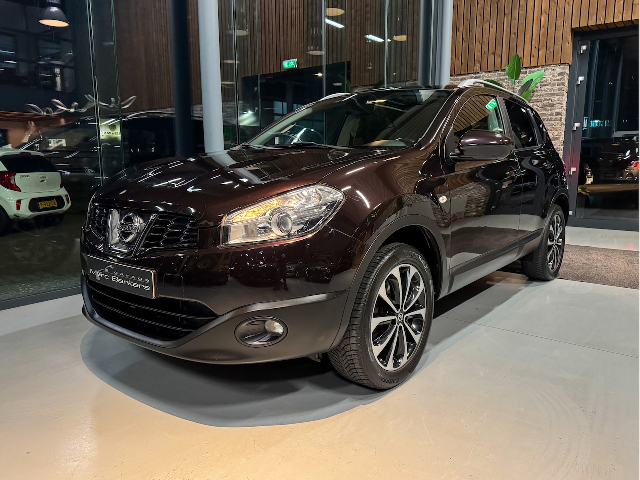 Nissan Qashqai - 1.6 Connect Edition Pano, Trekhaak, Navi, camera - AutoWereld.nl