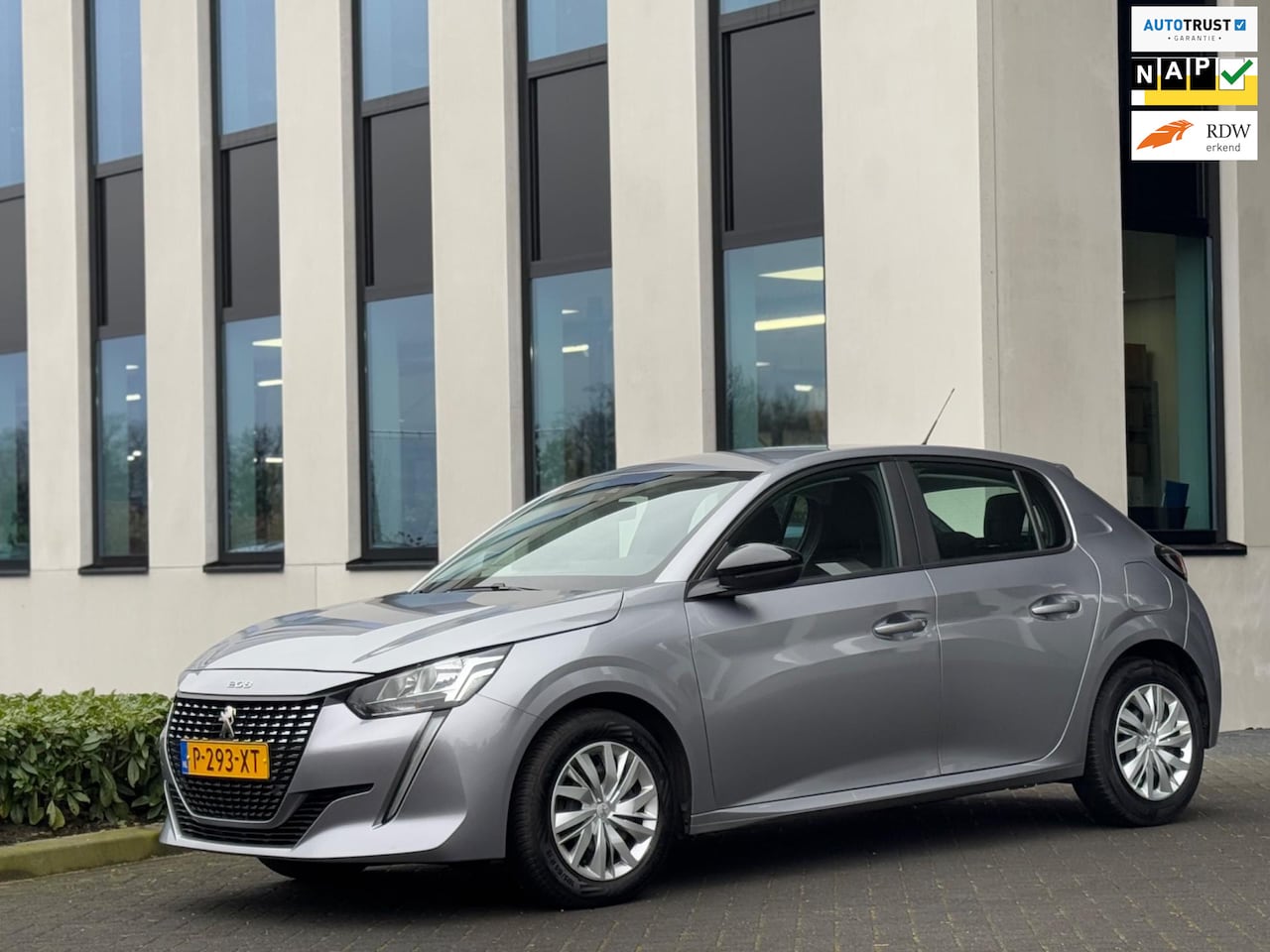 Peugeot 208 - 1.2 PureTech Active 1.2 PureTech Active, groot navigatie,dab+,1 e eigenaar, Nederlandse auto met nationale aut - AutoWereld.nl