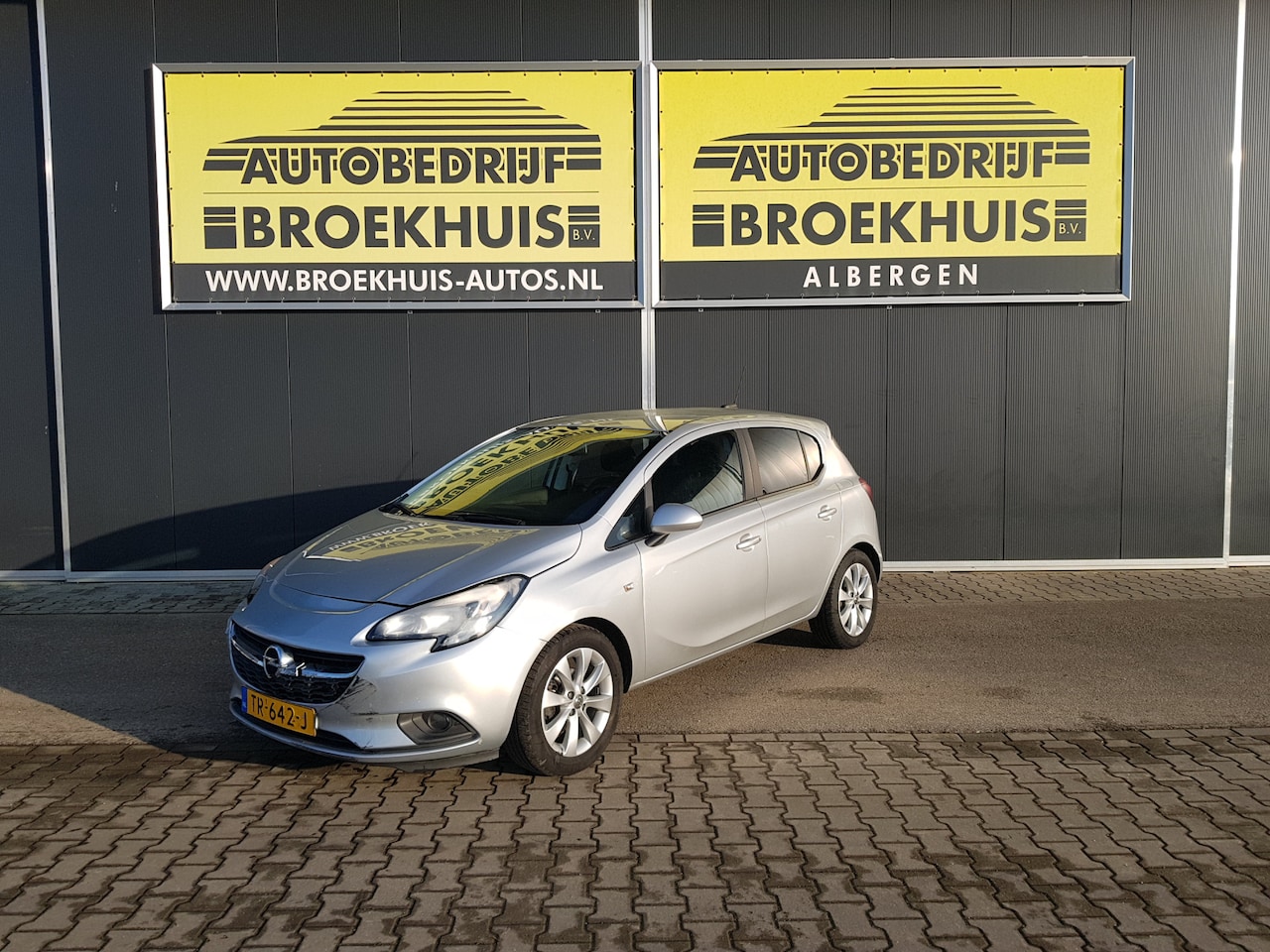 Opel Corsa - 1.4 Favourite 1.4 Favourite - AutoWereld.nl