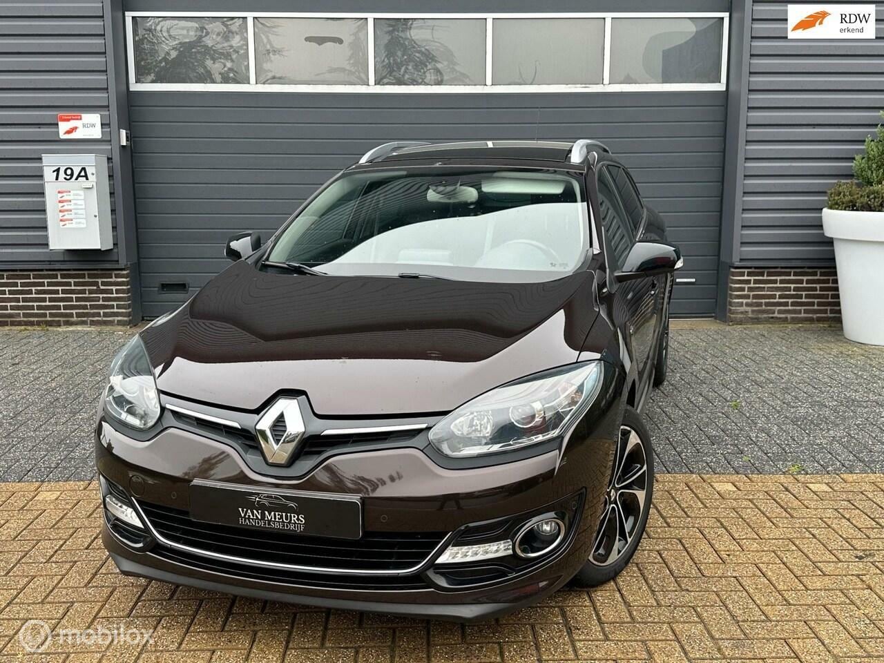 Renault Mégane Estate - 1.2 TCe Bose 1.2 TCe Bose, cruise, navigatie, lm velgen, half leder, open dak, trekhaak, apk 07-2025 - AutoWereld.nl