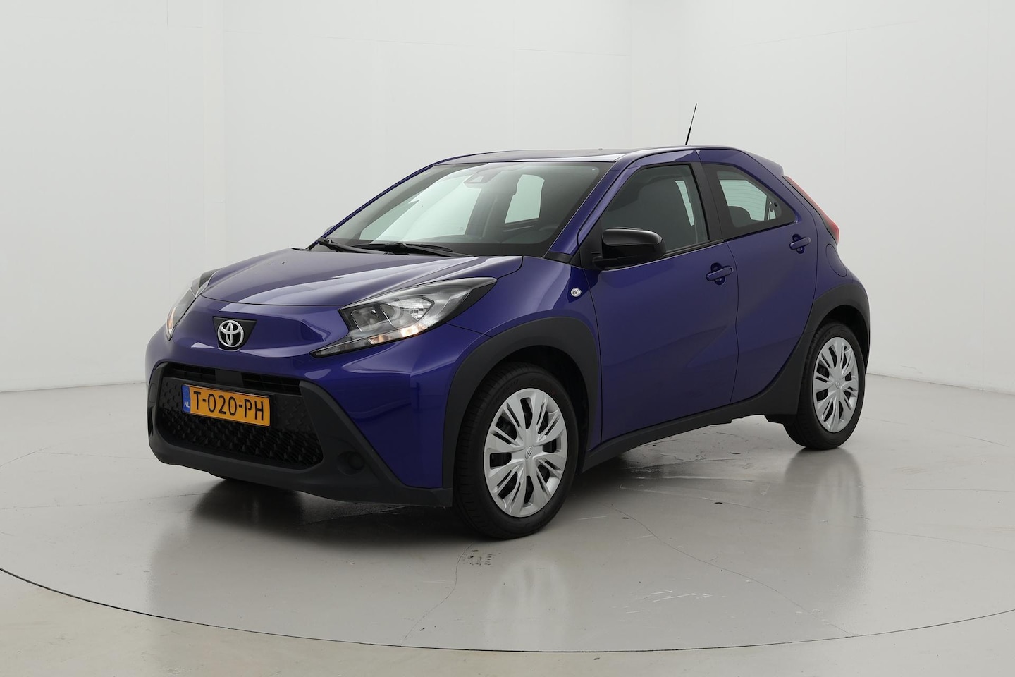 Toyota Aygo X - 1.0 VVT-i MT play | Apple Carplay / Android Auto Toyota Aygo X 1.0 VVT-i MT play Parkeerca - AutoWereld.nl