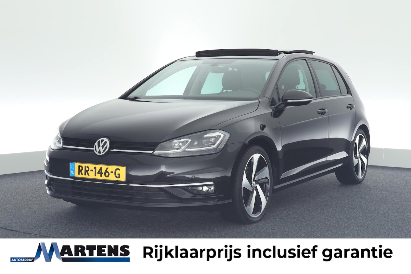 Volkswagen Golf - 1.5 TSI 130pk DSG Highline Virtual Cockpit Led Panoramadak Navigatie - AutoWereld.nl