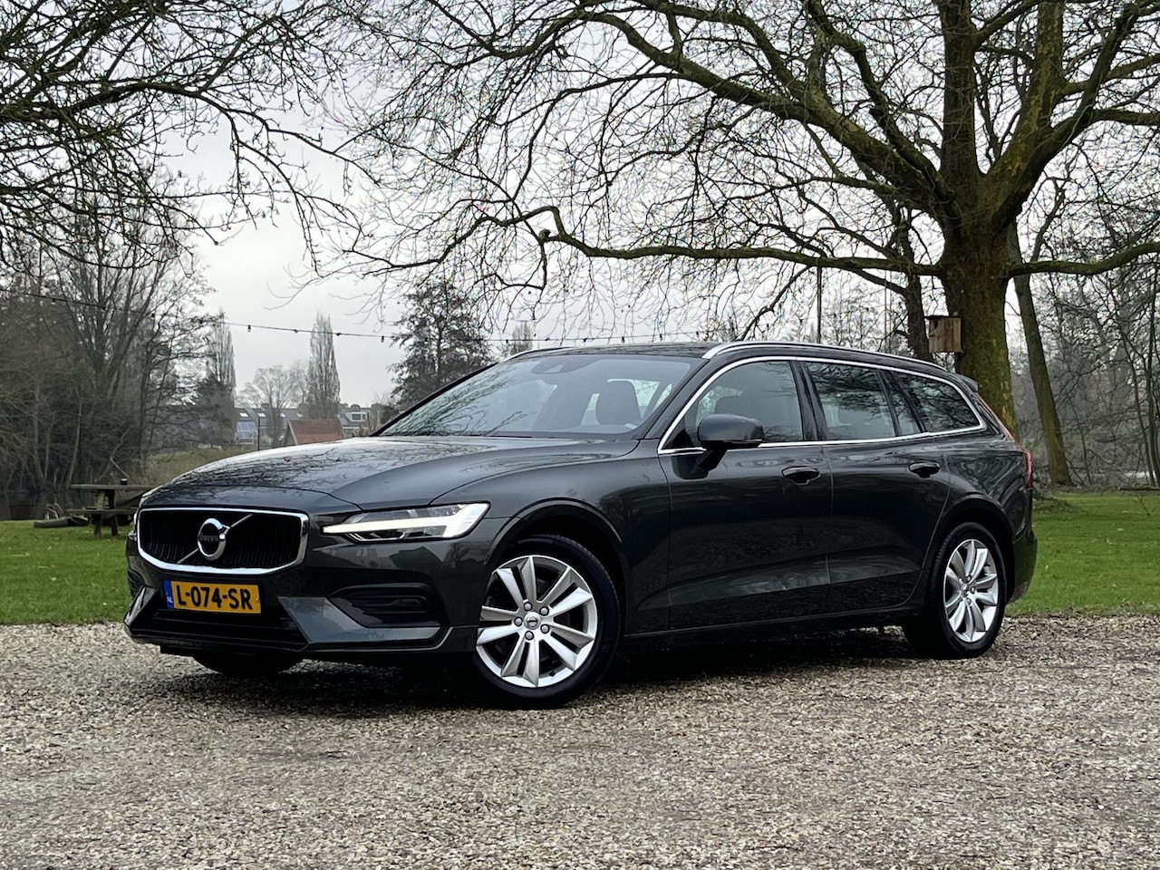 Volvo V60 - B3 Momentum Business, Camera, Leer, Trekhaak - AutoWereld.nl