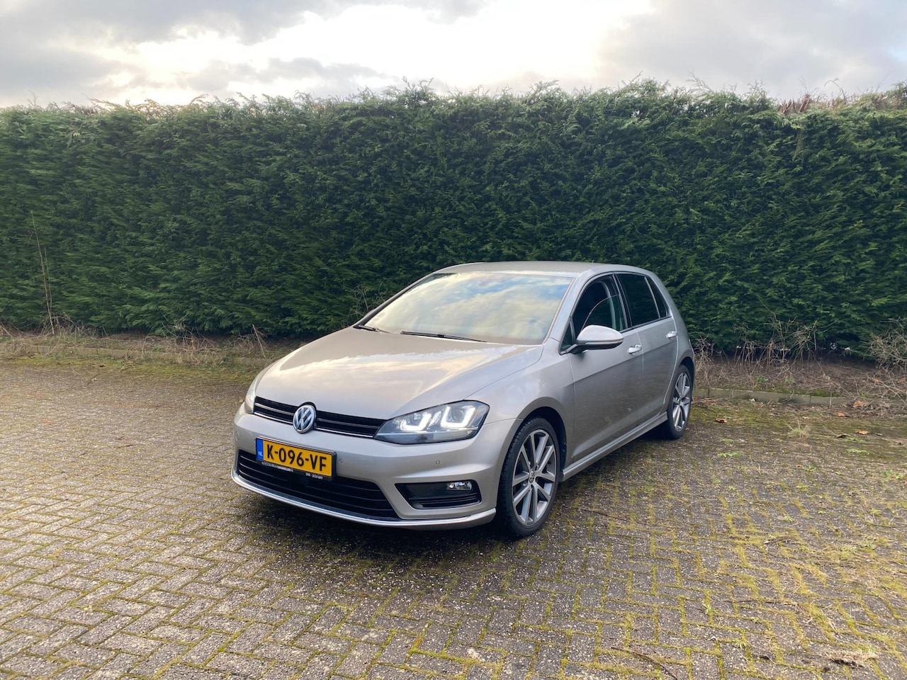 Volkswagen Golf - 1.6 TDI Highline Automaat - Airco/ Cruise/ Navi/ PDC - AutoWereld.nl