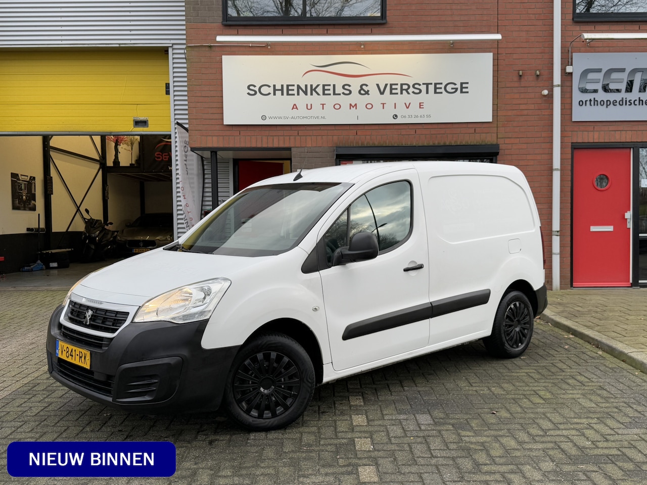 Peugeot Partner - 120 1.6 BlueHDi 75 L1 Premium / Navigatie / PDC / Airco - AutoWereld.nl