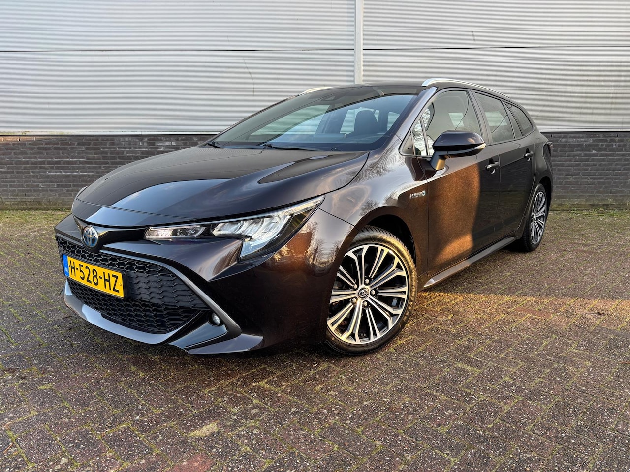 Toyota Corolla Touring Sports - 1.8 Hybrid First Edition Limited Stoel+Stuurverwarming - AutoWereld.nl