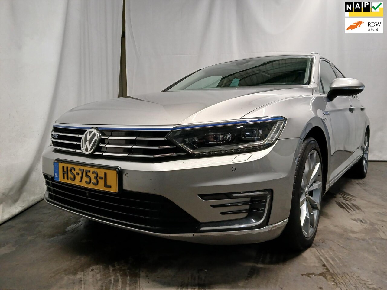 Volkswagen Passat Variant - 1.4 TSI GTE Highline SCHADEAUTO - AutoWereld.nl