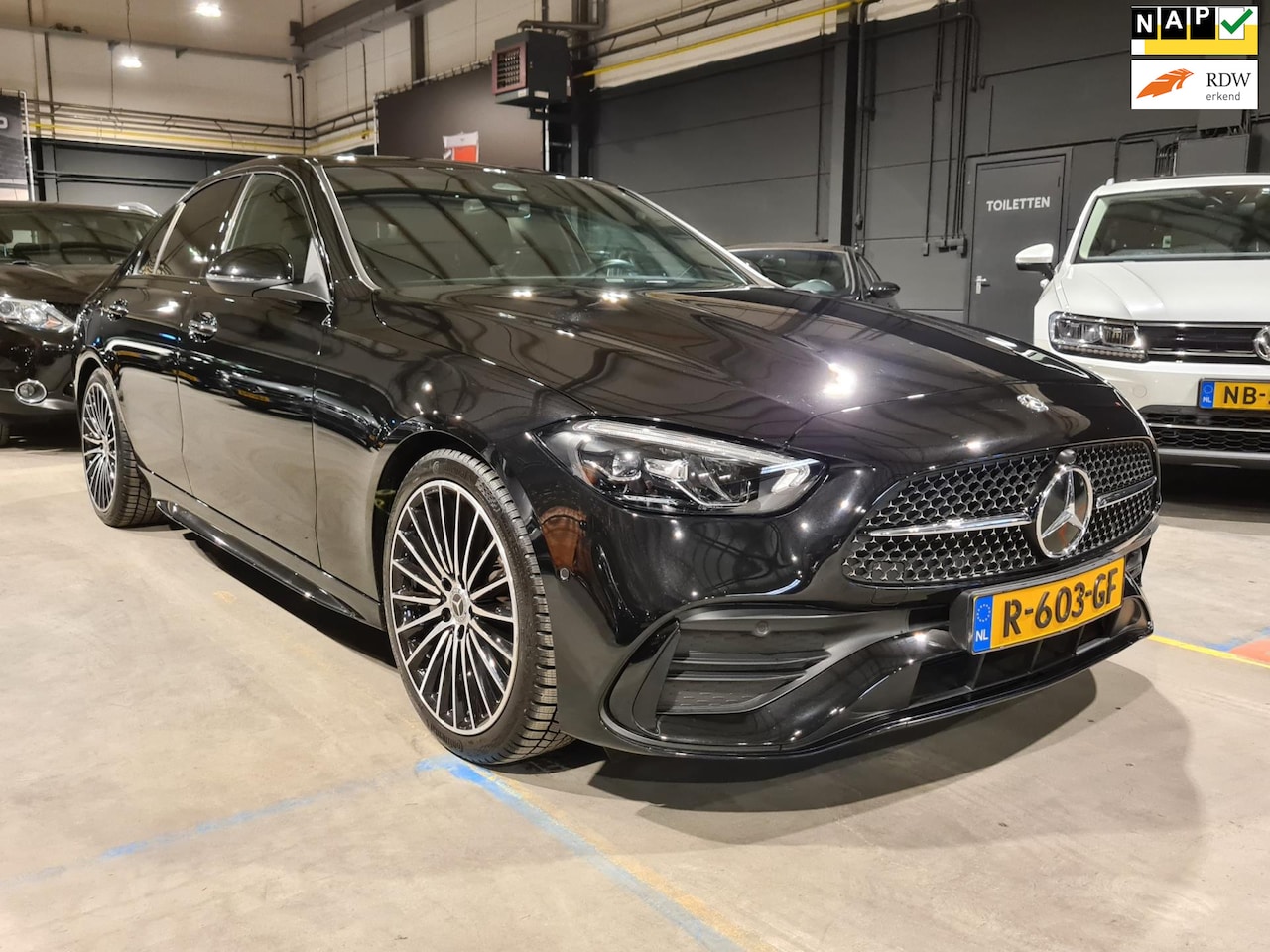 Mercedes-Benz C-klasse - 180 AMG Line - Virtual - Adaptive Cruise - CarPlay - Stoelverwarming - Incl BTW - AutoWereld.nl