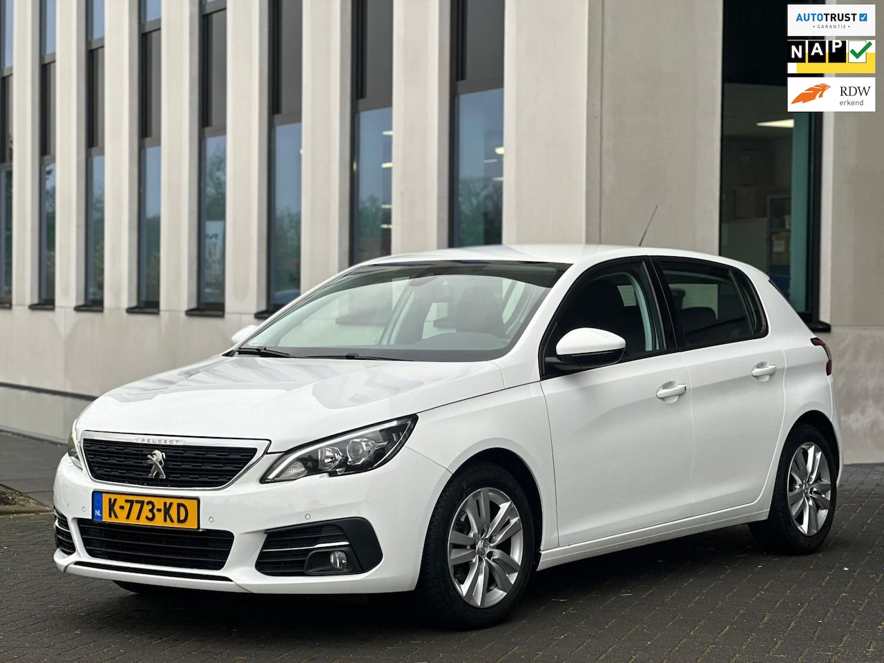 Peugeot 308 - 1.2 PureTech Blue Lease Active 1.2 PureTech Blue Lease Active, navigatie,digitaal cocpit, 1e eigenaar, Nederlandse auto m - AutoWereld.nl