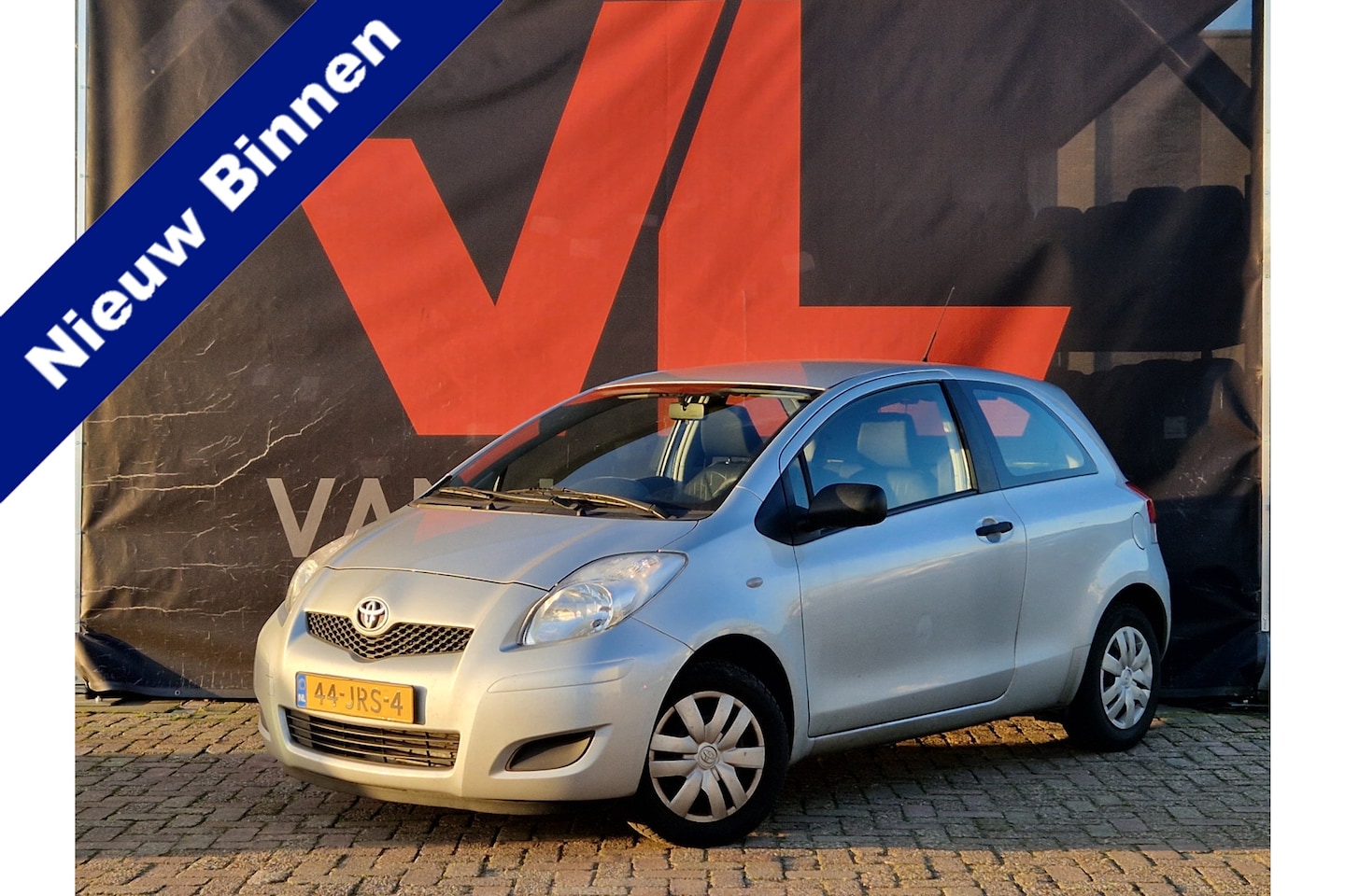 Toyota Yaris - 1.0 VVTi Acces | Nieuw Binnen! | Airco | Trekhaak | Zuinig Rijden - AutoWereld.nl