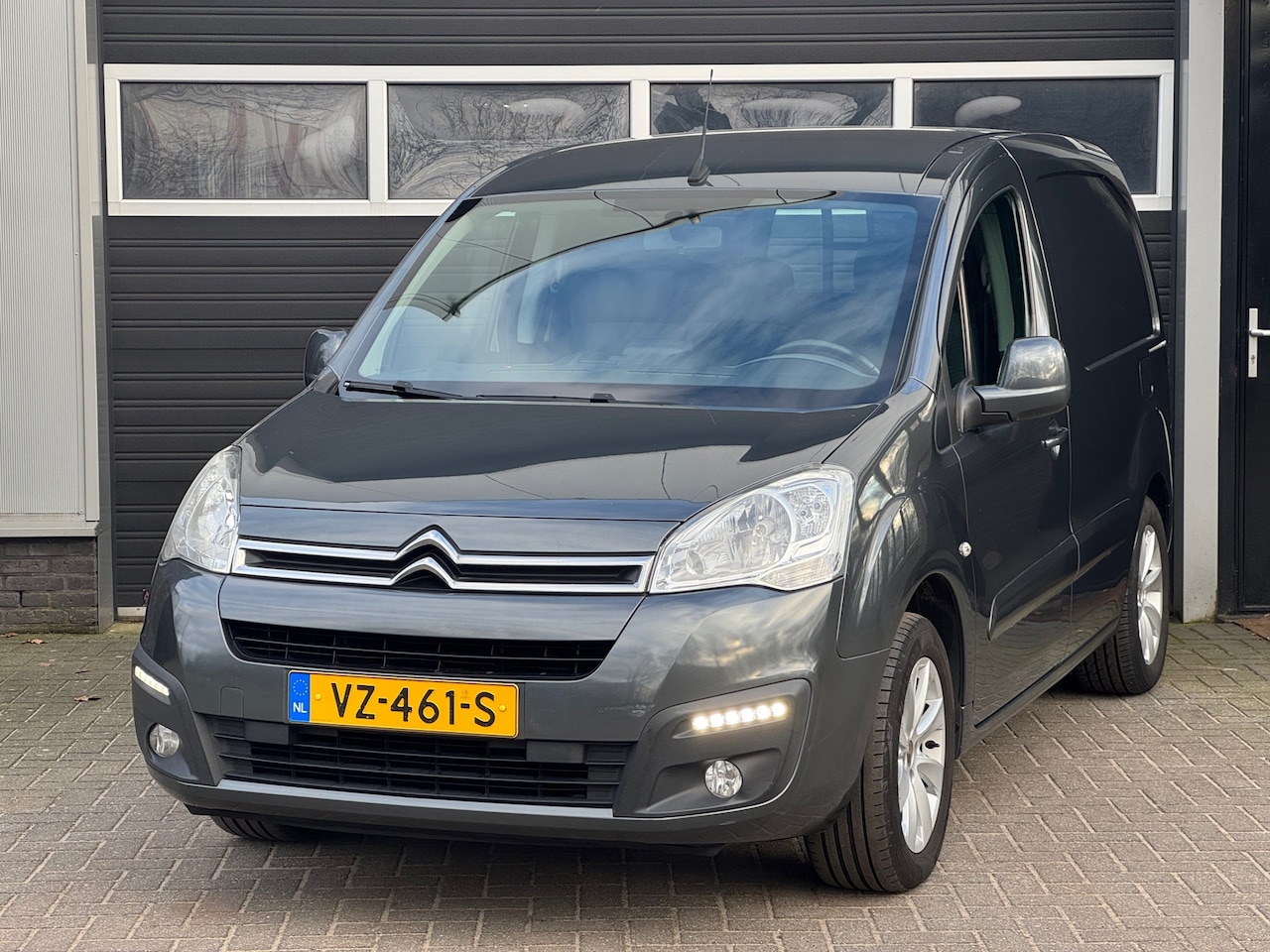 Citroën Berlingo - 1.6 BlueHDI 100 Business Euro6, Navi, Camera, Climate Control, NAP - AutoWereld.nl