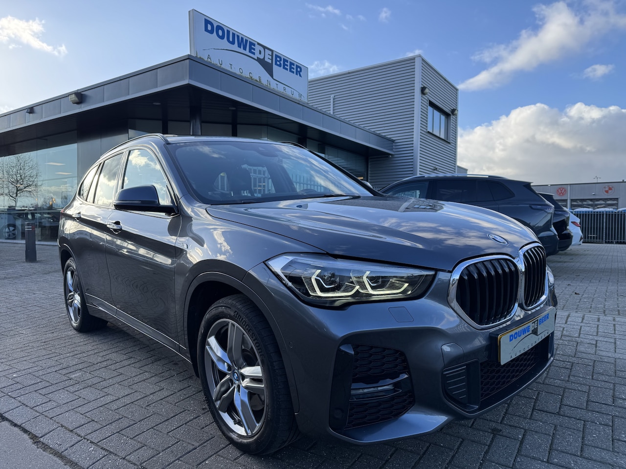 BMW X1 - xDrive25e M-sport plus panodakl|Dr.ass.plus|HUD|Camera - AutoWereld.nl