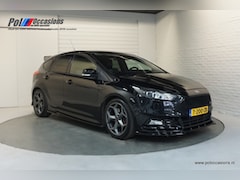 Ford Focus - 2.0 ST-2 Recardo | Navig | SONY | BULLX uitlaat | Half Leer