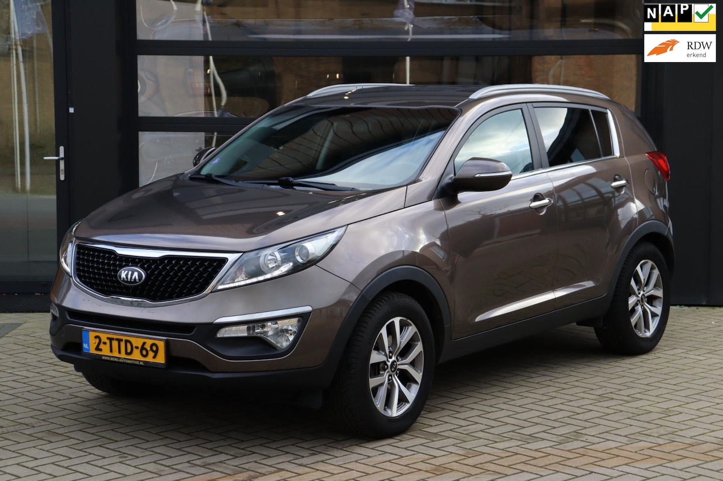 Kia Sportage - 1.6 GDI World Cup Edition | NAP | Clima | Navi | Leder | Camera | Stoelverwarming voor/ach - AutoWereld.nl