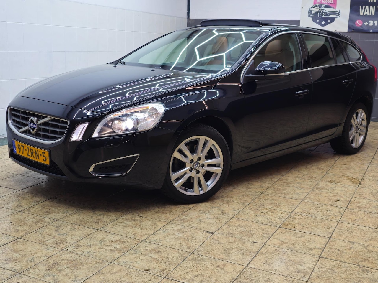 Volvo V60 - 1.6 T3 Summum /2DE Eigen/Dealer O.H/Rijklaar - AutoWereld.nl