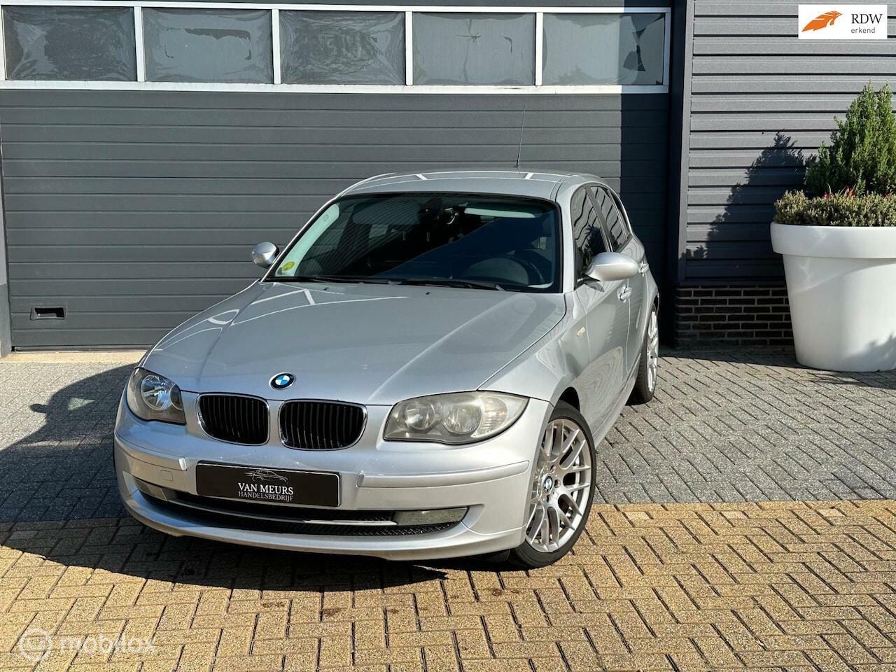 BMW 1-serie - 120i Business Line 120i Business Line, automaat, trekhaak, airco, 5 deurs, apk 02-2025 - AutoWereld.nl