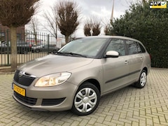 Skoda Fabia Combi - 1.6 TDI Elegance, Clima, Cruise Control, Parkeersensoren, Trekhaak, zeer goed onderhouden