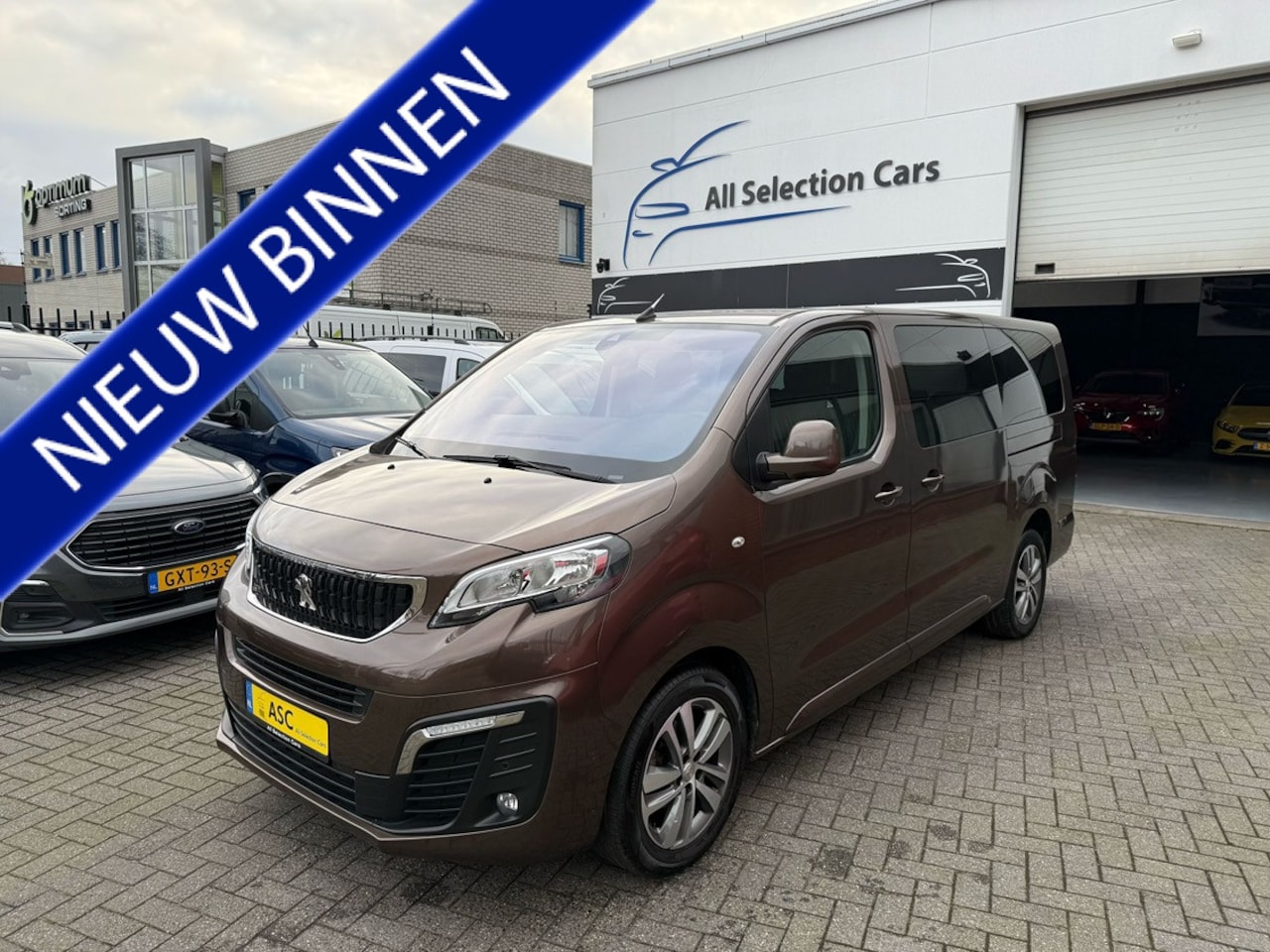 Peugeot Expert - Traveller Lang 2.0 HDi 150pk Rolstoelbus Freedom XXL (150 Cm Binnen Hoogte) - Rolstoelverv - AutoWereld.nl