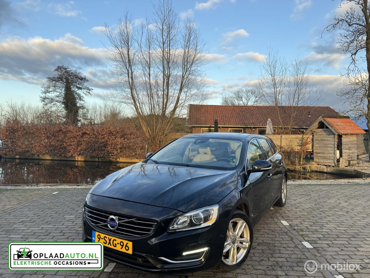 Volvo V60 - 2.4 D6 AWD Plug-In Hybrid | Schuifdak | Winterset - AutoWereld.nl